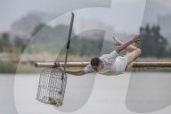 FEATURE - Entenfangen in China