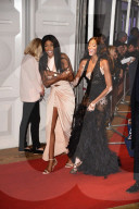 PEOPLE - Stolperfalle mit Chäferfest bei Winnie Harlow an der Glamour Award Party