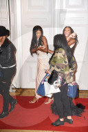 PEOPLE - Stolperfalle mit Chäferfest bei Winnie Harlow an der Glamour Award Party