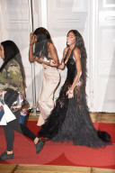 PEOPLE - Stolperfalle mit Chäferfest bei Winnie Harlow an der Glamour Award Party