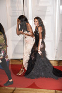 PEOPLE - Stolperfalle mit Chäferfest bei Winnie Harlow an der Glamour Award Party