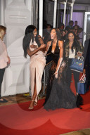 PEOPLE - Stolperfalle mit Chäferfest bei Winnie Harlow an der Glamour Award Party