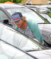 PEOPLE - Owen Wilson spielt Verstecken mit seinem kleinen Sohn und den Fotografen