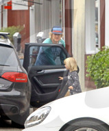 PEOPLE - Owen Wilson spielt Verstecken mit seinem kleinen Sohn und den Fotografen