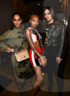 PEOPLE - Moschino Menswear & Women's Collection: Buntes Treiben Backstage