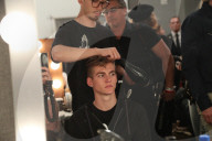 PEOPLE - Moschino Menswear & Women's Collection: Buntes Treiben Backstage