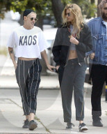 PEOPLE - Kristen Stewart und Stella Maxwell bummeln händchenhaltend in Silver Lake
