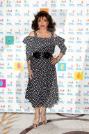 PEOPLE - Joan Collins' Luxusappartement steht zum Verkauf