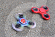 FEATURE - Das neue "Must-Have" in Kinderhänden: Der Fidget Spinner