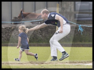 PEOPLE - Maserati Royal Polo: Prinz William hat Spass mit Mia und Savannah