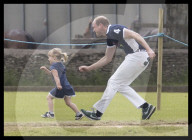 PEOPLE - Maserati Royal Polo: Prinz William hat Spass mit Mia und Savannah