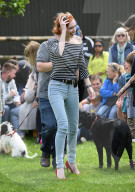 PEOPLE - Eleanor Tomlinson an der Dog Show in Adlestrop