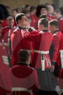 FEATURE - Soldat kollabiert während des Strammstehens an der Colonel's Review