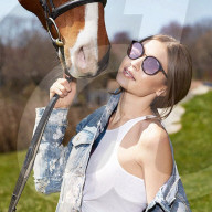 PEOPLE - Gigi Hadid posiert für 'Vogue Eyewear’s'