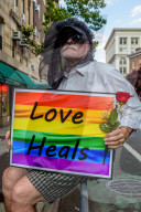 NEWS - Orlando gedenkt den Opfern der Massakers vor einem Jahr