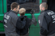 NEWS - Berlin: Aktivisten blockieren den G20-Afrika Gipfel 