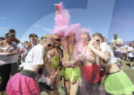 FEATURE - London: Colour Obstacle Rush im Kempton Park