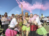 FEATURE - London: Colour Obstacle Rush im Kempton Park
