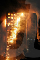 NEWS - London: Hochhaus Grenfell Tower steht komplett in Flammen