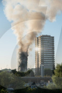 NEWS - London: Hochhaus Grenfell Tower steht komplett in Flammen