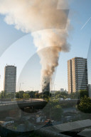 NEWS - London: Hochhaus Grenfell Tower steht komplett in Flammen