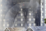 NEWS - London: Hochhaus Grenfell Tower steht komplett in Flammen