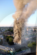 NEWS - London: Hochhaus Grenfell Tower steht komplett in Flammen