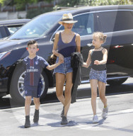 EXKLUSIV - Dünne Nicole Richie mit ihren Kindern in West Hollywood unterwegs