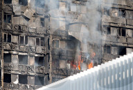 NEWS - London: Grossbrand im Grenfell Tower: Löscharbeiten
