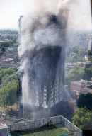 NEWS - London: Grossbrand im Grenfell Tower: Löscharbeiten