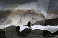 FEATURE - Queensland: Eingeseifte Surfer am Snapper Rock in Gold Coast