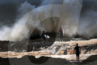 FEATURE - Queensland: Eingeseifte Surfer am Snapper Rock in Gold Coast