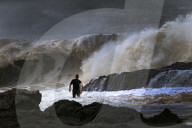 FEATURE - Queensland: Eingeseifte Surfer am Snapper Rock in Gold Coast