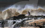 FEATURE - Queensland: Eingeseifte Surfer am Snapper Rock in Gold Coast