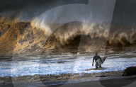 FEATURE - Queensland: Eingeseifte Surfer am Snapper Rock in Gold Coast
