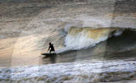 FEATURE - Queensland: Eingeseifte Surfer am Snapper Rock in Gold Coast