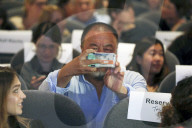 NEWS -  Berlin: Ai Weiwei an der Premiere von 'Ai Weiwei Drifting'