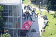 NEWS - Theresa May besucht die Brandruine des Grenfell Towers
