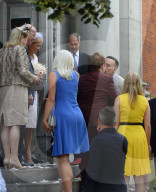 PEOPLE - Elton John und David Furnish gehen mit ihren Kindern an eine Hochzeit