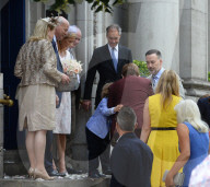 PEOPLE - Elton John und David Furnish gehen mit ihren Kindern an eine Hochzeit