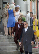PEOPLE - Elton John und David Furnish gehen mit ihren Kindern an eine Hochzeit