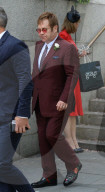 PEOPLE - Elton John und David Furnish gehen mit ihren Kindern an eine Hochzeit
