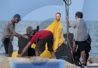PEOPLE - Jennifer Lopez dreht ein Musikvideo ganz in gelb gekleidet