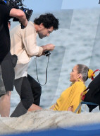PEOPLE - Jennifer Lopez dreht ein Musikvideo ganz in gelb gekleidet