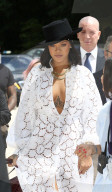 PEOPLE - Rihanna nimmt am LVMH Young Fashion Designer 2017 von der Louis Vuitton Foundation in Paris teil
