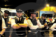 NEWS - London Finsbury Park: Auto rast in eine Gruppe von Muslimen (weitere Bilder)