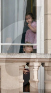PEOPLE - London: Trooping the Colour - Prinz George bohrt sich in der Nase