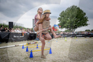FEATURE - Skurril: Steckenpferd-Contest in Mannheim
