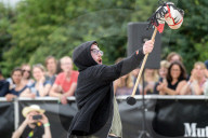 FEATURE - Skurril: Steckenpferd-Contest in Mannheim