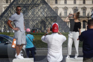 PEOPLE - Jennifer Lopez mit Alex Rodriguez und Bodyguard in Paris unterwegs